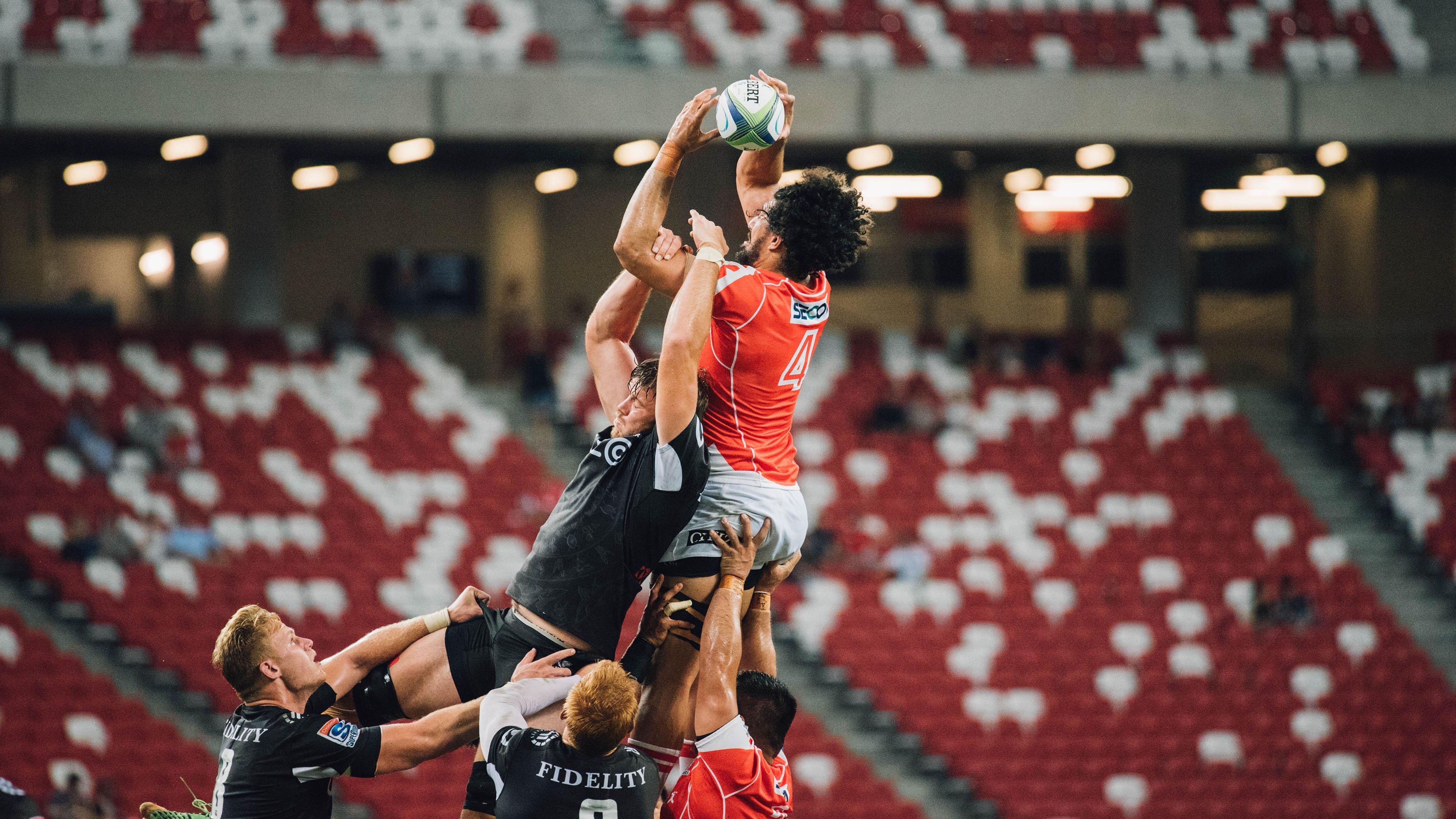 孙兴慜赛场回眸父亲看台，温情瞬间引爆球迷热议